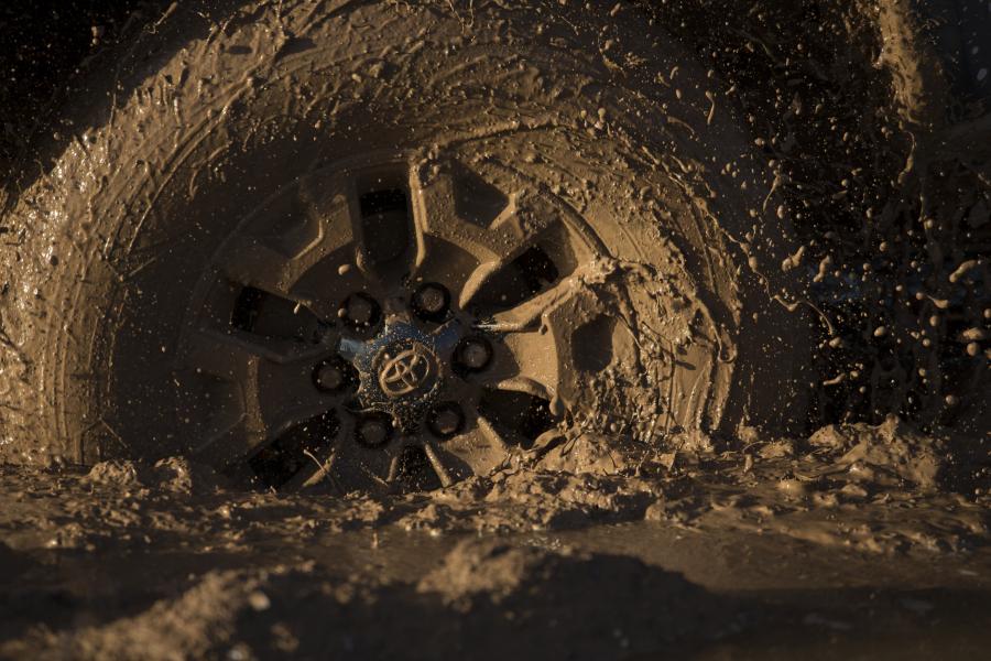  Toyota Tacoma TRD Off-Road Access Cab 2015 года  (фото 23 из 27)